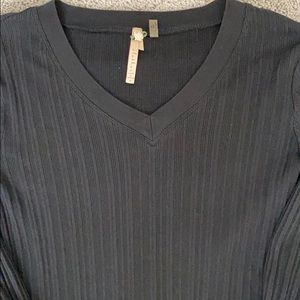 Ladies long sleeve black sweater shirt size M